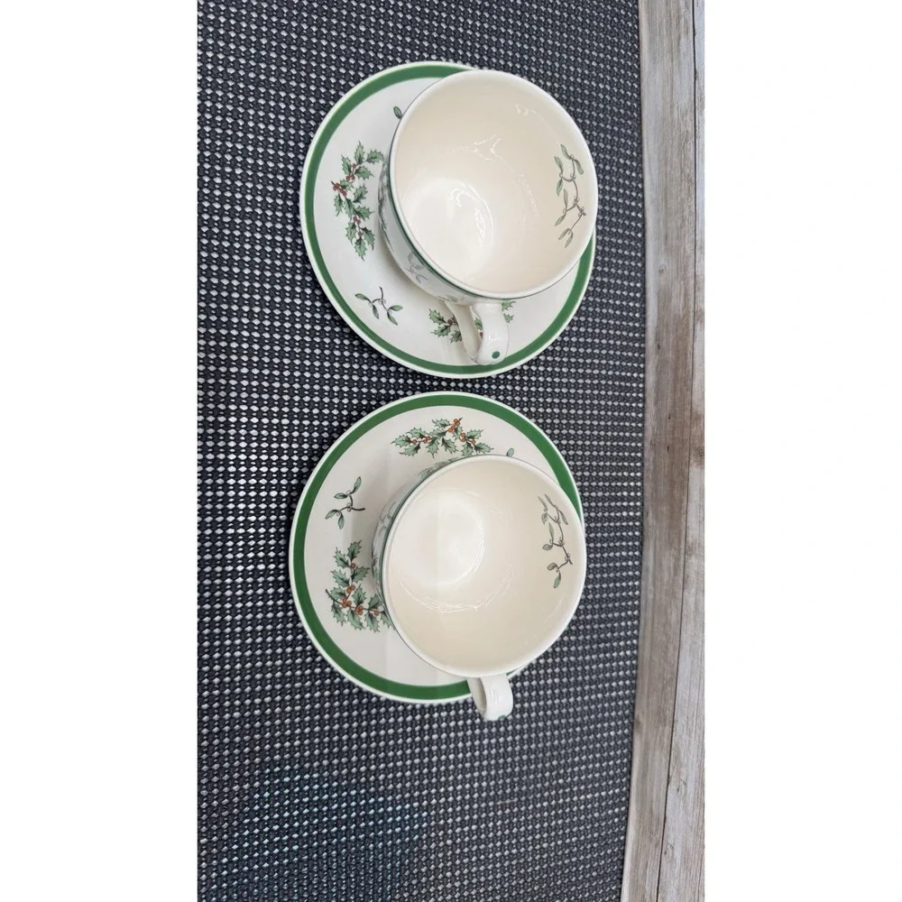 4 Pc Set Vintage Spode Christmas Tree Cups and Saucers S 3324 90's England
